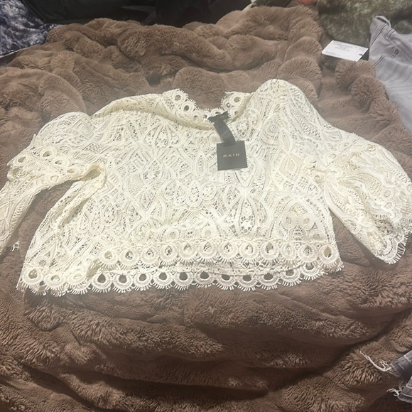 Rain Women's Size large Half Sleeve Embroidered Top Ivory STYLE: OR5880 - Picture 1 of 10